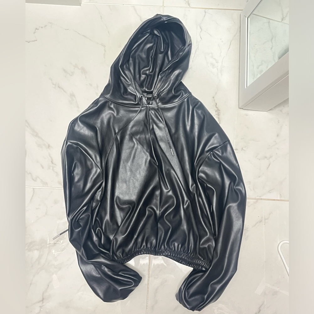 Fabletics Vegan Leather Crop Pullover. Size Xs - image 4